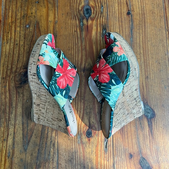 Charles by Charles David Latrice Tropical Wedge Shoe Sz 6 - Picture 1 of 8